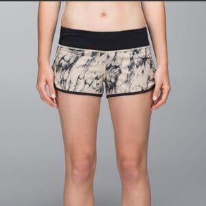 Lululemon Run: Speed Short *4-way Stretch
Great Granite Black Mojave Tan / Black